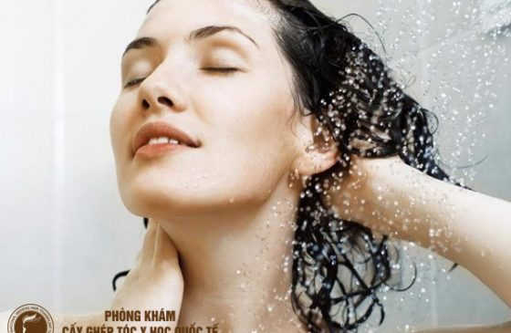 gội đầu buổi sáng có tốt không?