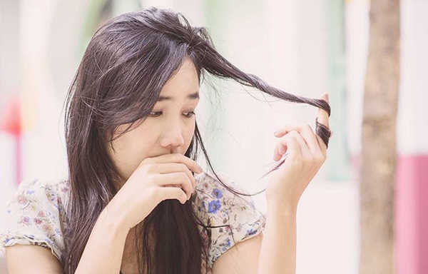 Rụng tóc theo mùa là vấn đề mà ai ai cũng từng gặp phải. Tuy nhiên, đừng để vấn đề này ảnh hưởng đến sự tự tin của bạn. Bạn có thể áp dụng những bí quyết chăm sóc tóc hiệu quả để cải thiện tình trạng rụng tóc và giữ gìn sức khỏe tóc của mình. Hãy xem hình ảnh để tìm hiểu thêm về phương pháp chăm sóc tóc tốt nhất cho mùa rụng tóc này.