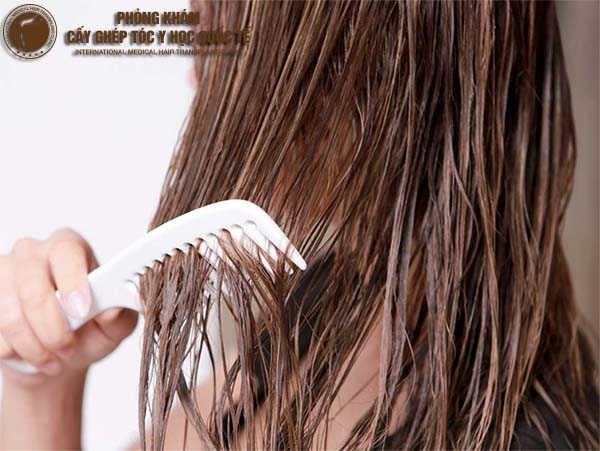 Tóc ẩm gây rụng tóc