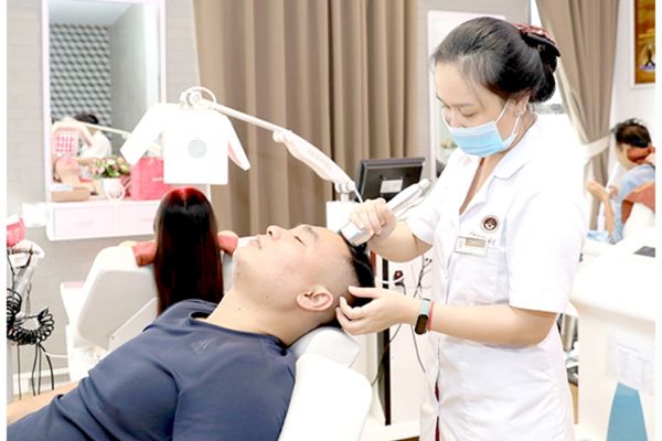 Rụng tóc do đội mũ bảo hiểm phải làm sao? Rụng tóc do đội mũ bảo hiểm phải làm sao?