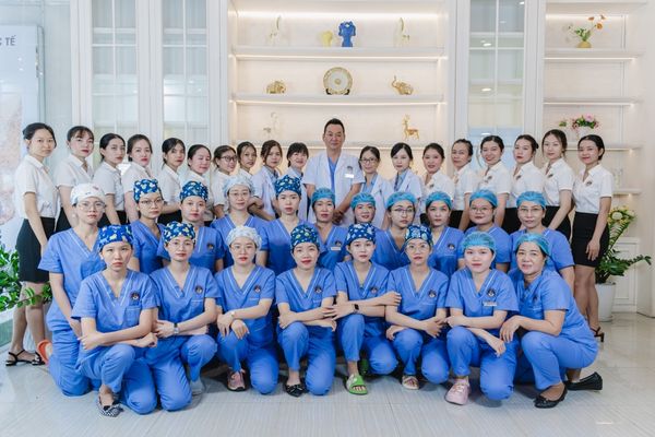 Đội ngũ bác sĩ tại Phòng khám Cấy ghép tóc Y học quốc tế Đội ngũ bác sĩ tại Phòng khám Cấy ghép tóc Y học quốc tế