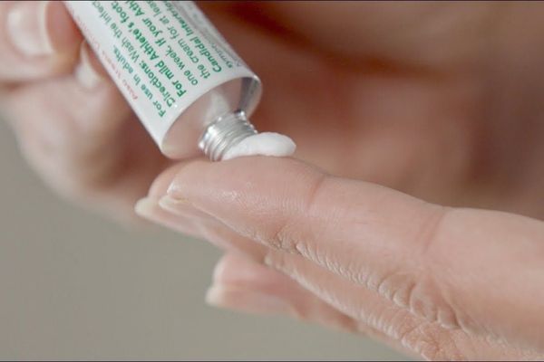 Rụng tóc do đội mũ bảo hiểm phải làm sao? Rụng tóc do đội mũ bảo hiểm phải làm sao?