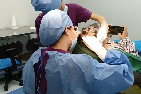 Bác sĩ cấy tóc Thượng Hải có được cấp phép tại Việt Nam không?