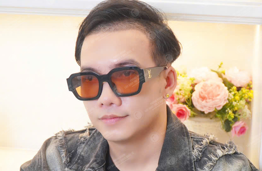 Ca sĩ Phạm Trưởng - Cấy tóc đường chữ M 5