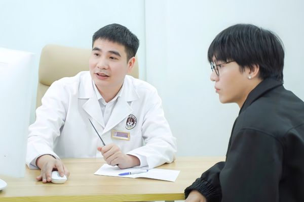 Bác sĩ Tuấn cấy tóc 38 Nguyễn Du – Chuyên gia phục hồi tóc được khách hàng và nghệ sĩ tin chọn