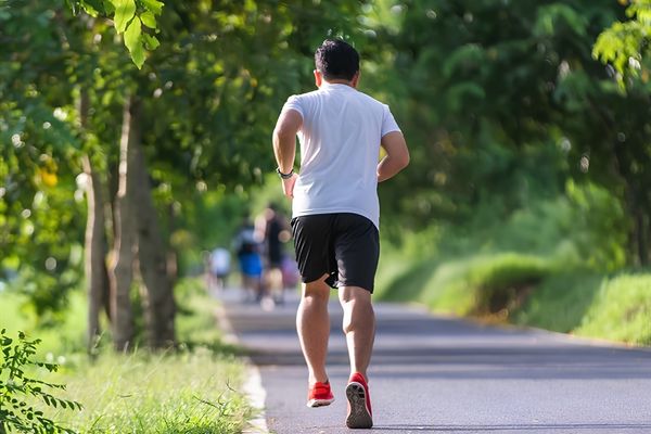 Đàn ông hói đầu có già hơn tuổi không? Cách nhận biết và cải thiện sớm