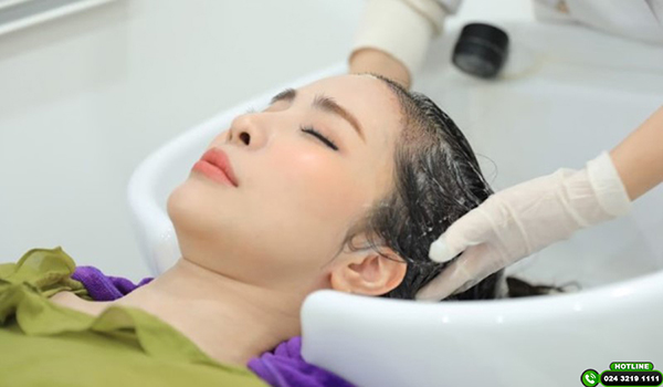 giữ tinh thần thoải mái sau khi cấy tóc