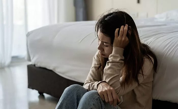 Rụng tóc mất ngủ: Dấu hiệu, nguyên nhân và cách khắc phục
