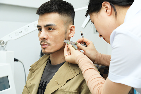 Hoa Vinh cấy râu quai nón: Hành trình thay đổi diện mạo nam tính