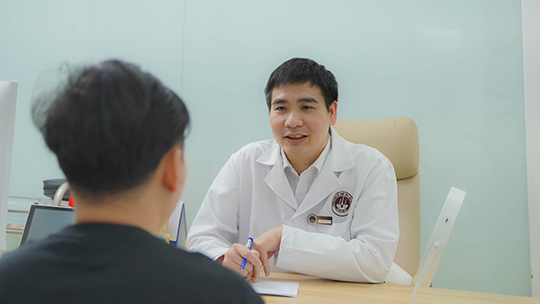 ca sĩ pham trưởng cấy tóc sau 6 tháng thay đổi ra sao