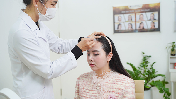 Tiktoker TRang mun cấy tóc
